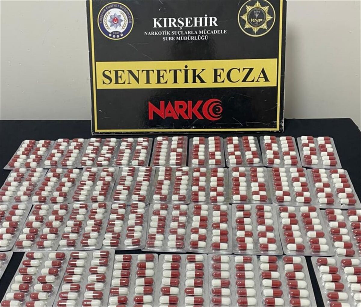 Kırşehir'de uyuşturucu operasyonunda yakalanan 3 zanlıdan 2'si tutuklandı