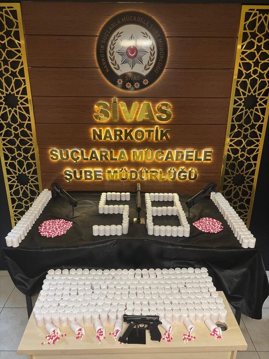 Sivas'ta uyuşturucu operasyonunda yakalanan 7 zanlı tutuklandı