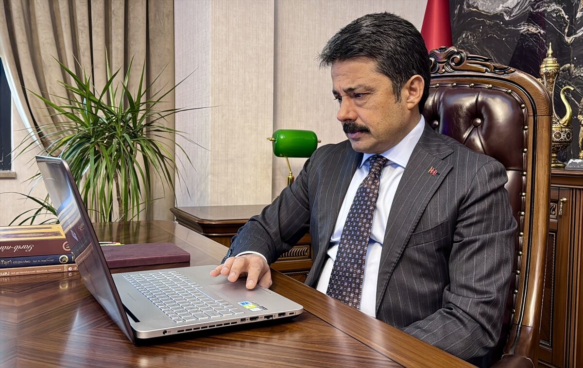 Kırşehir Valisi Demiryürek, AA'nın 'Yılın Kareleri' oylamasına katıldı