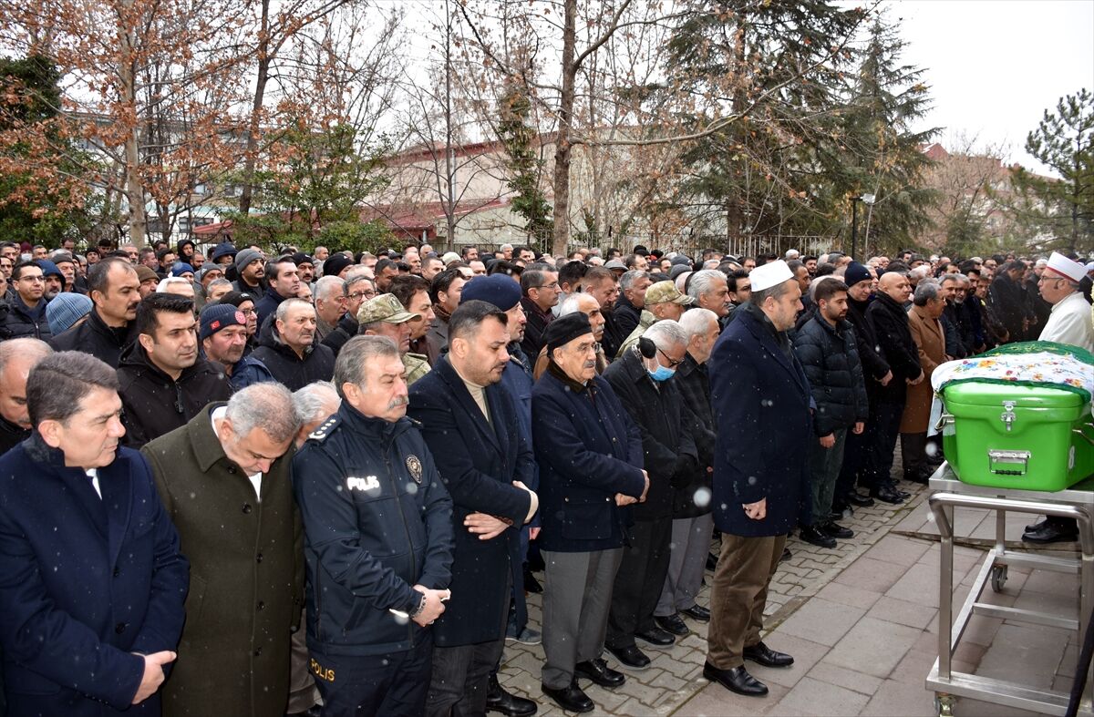 Adalet Bakan Yardımcısı Can'ın vefat eden kayınvalidesinin cenazesi Kırıkkale'de toprağa verildi