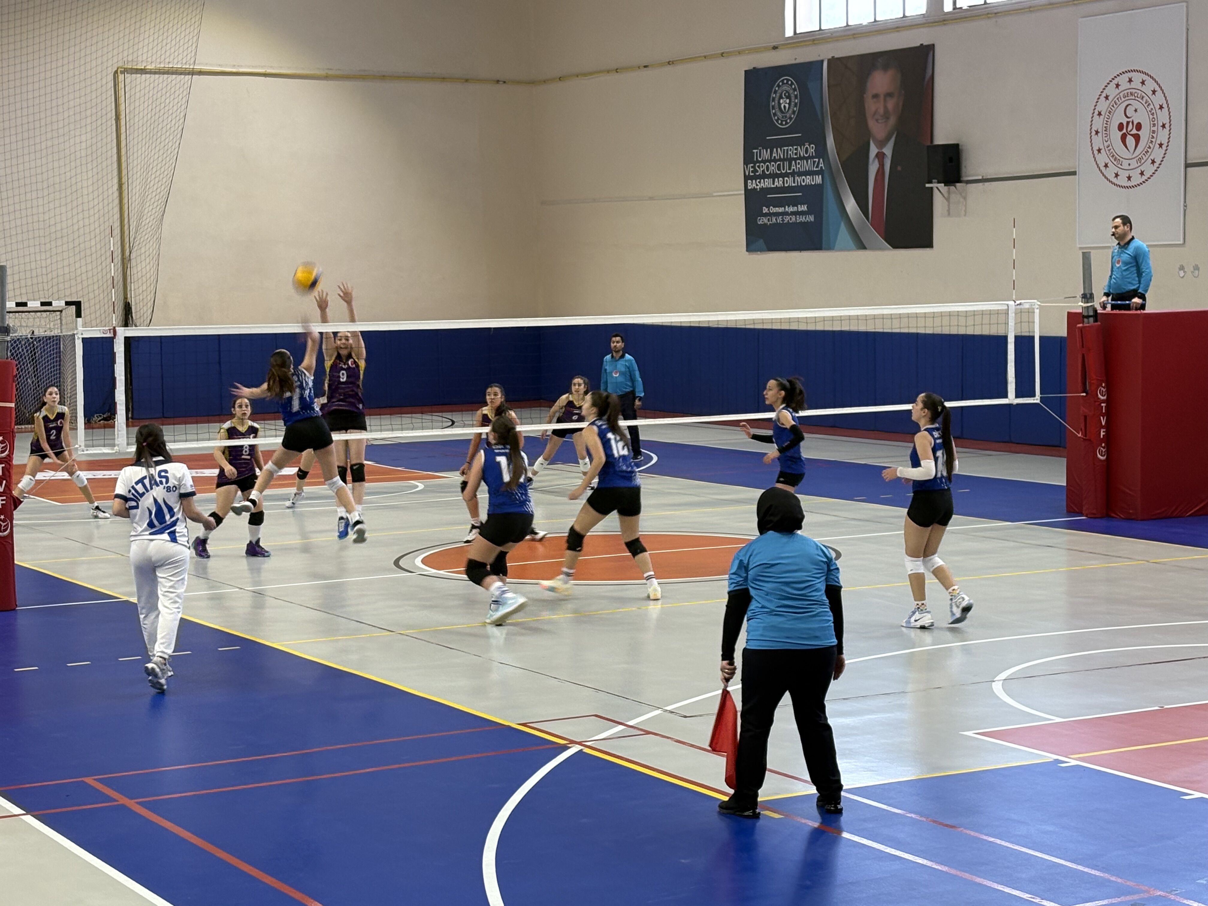 Karaman'da Okul Sporları Voleybol Grup Müsabakaları tamamlandı