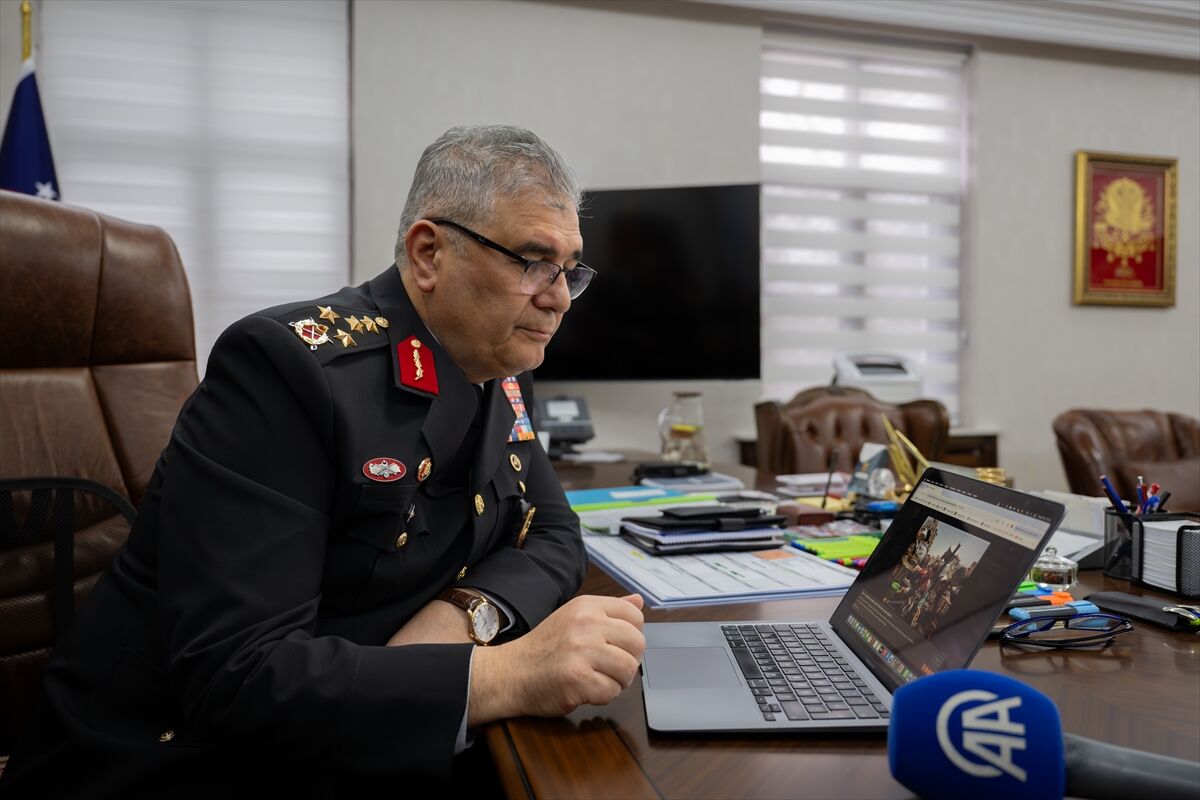 Jandarma Genel Komutanı Orgeneral Çardakcı, AA'nın 'Yılın Kareleri' oylamasına katıldı