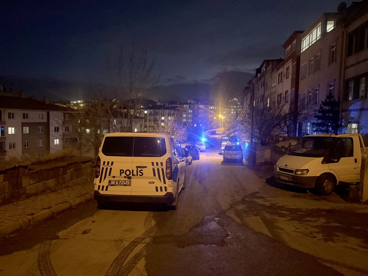 Kayseri'de bir kadın tartıştığı erkek arkadaşını bıçaklayarak öldürdü