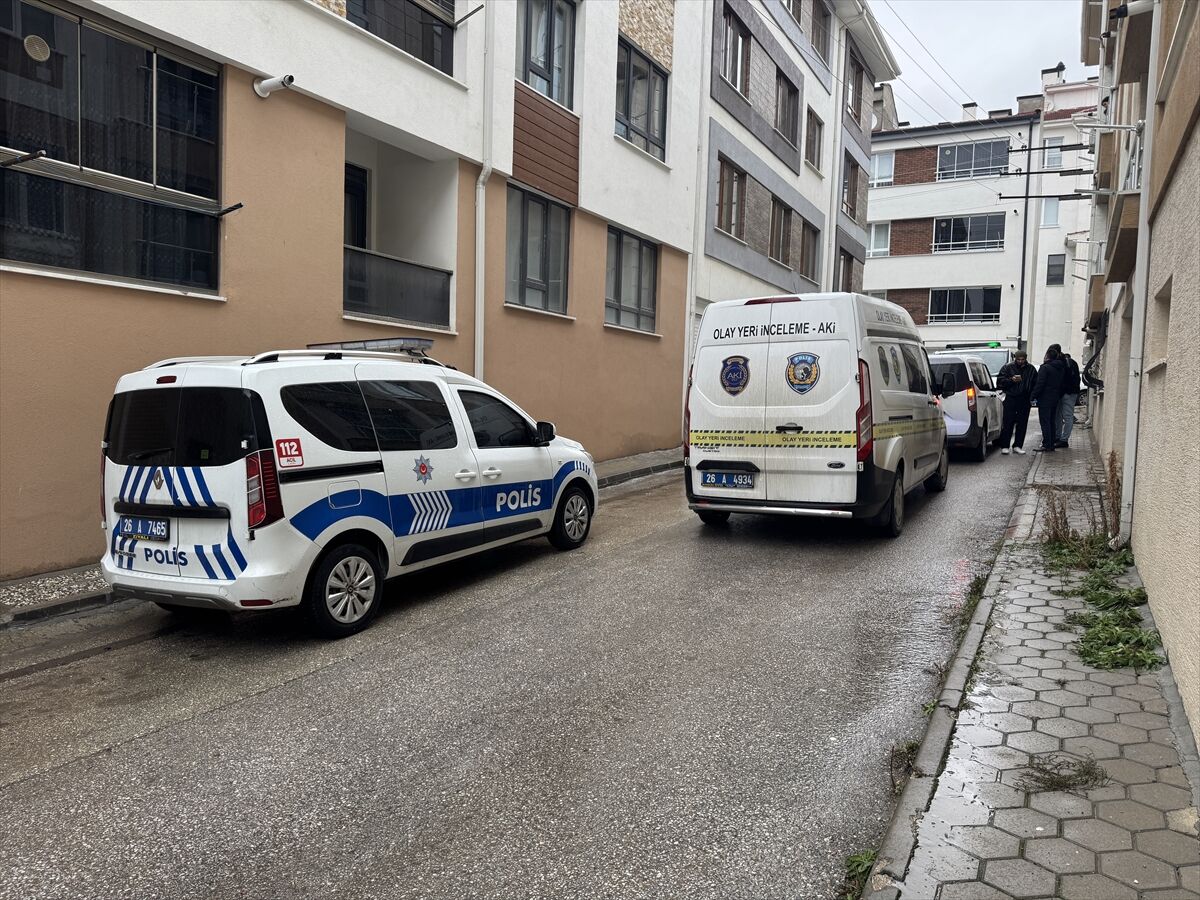 Eskişehir'de 27 yaşındaki genç evinde ölü bulundu