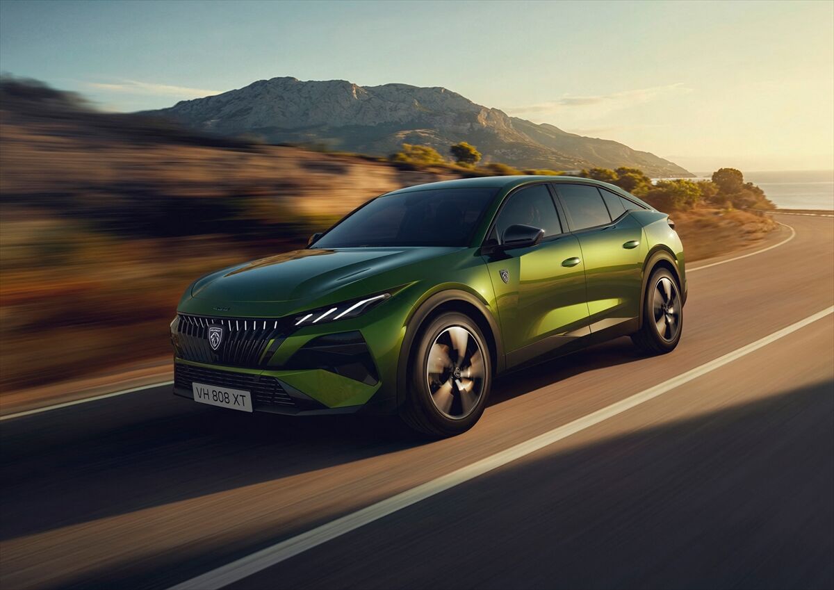Peugeot yenilenen Peugeot 408 modelini tanıttı