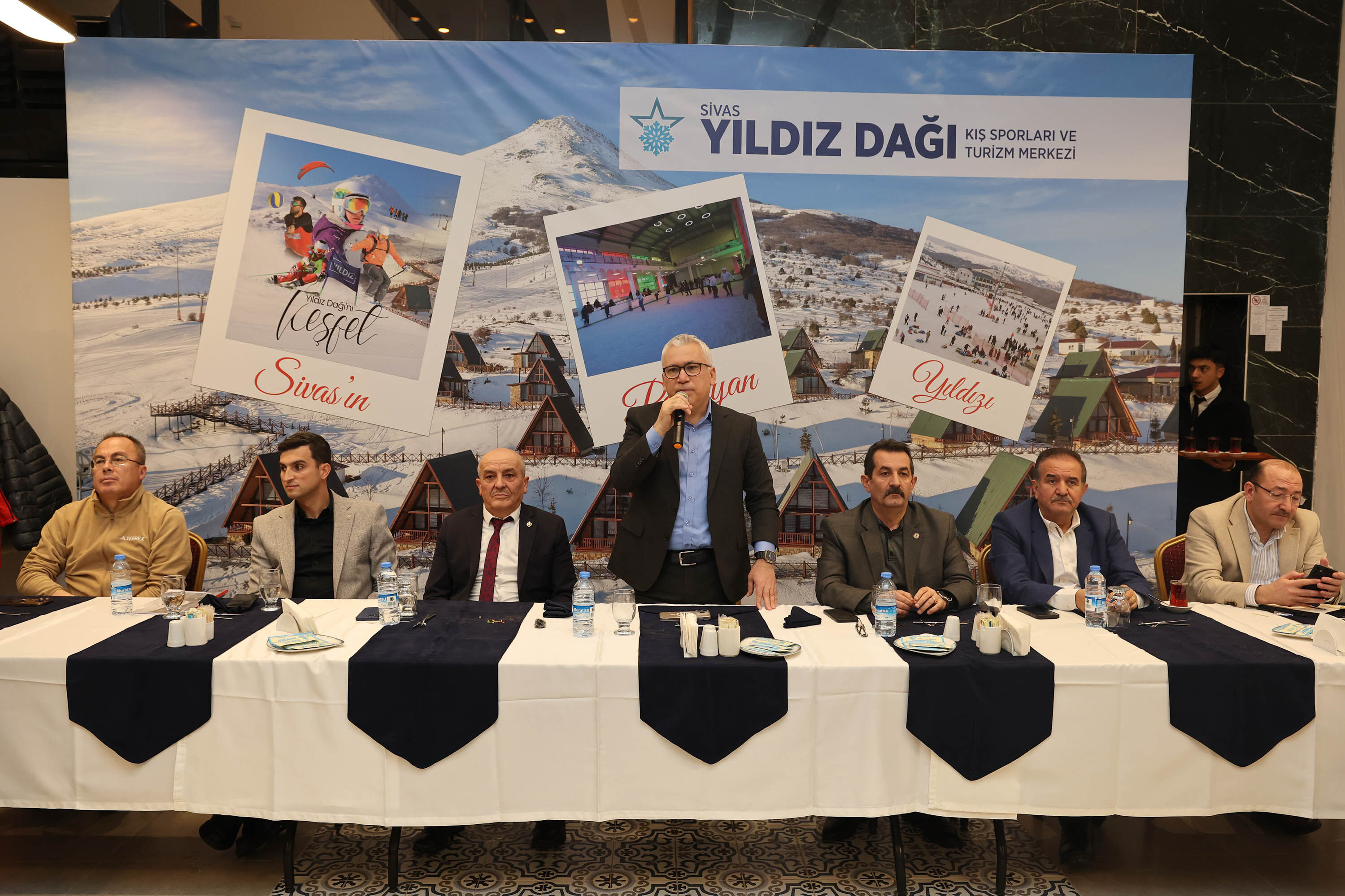 Sivas Valisi Şimşek, kentte görev yapan gazetecilerle buluştu