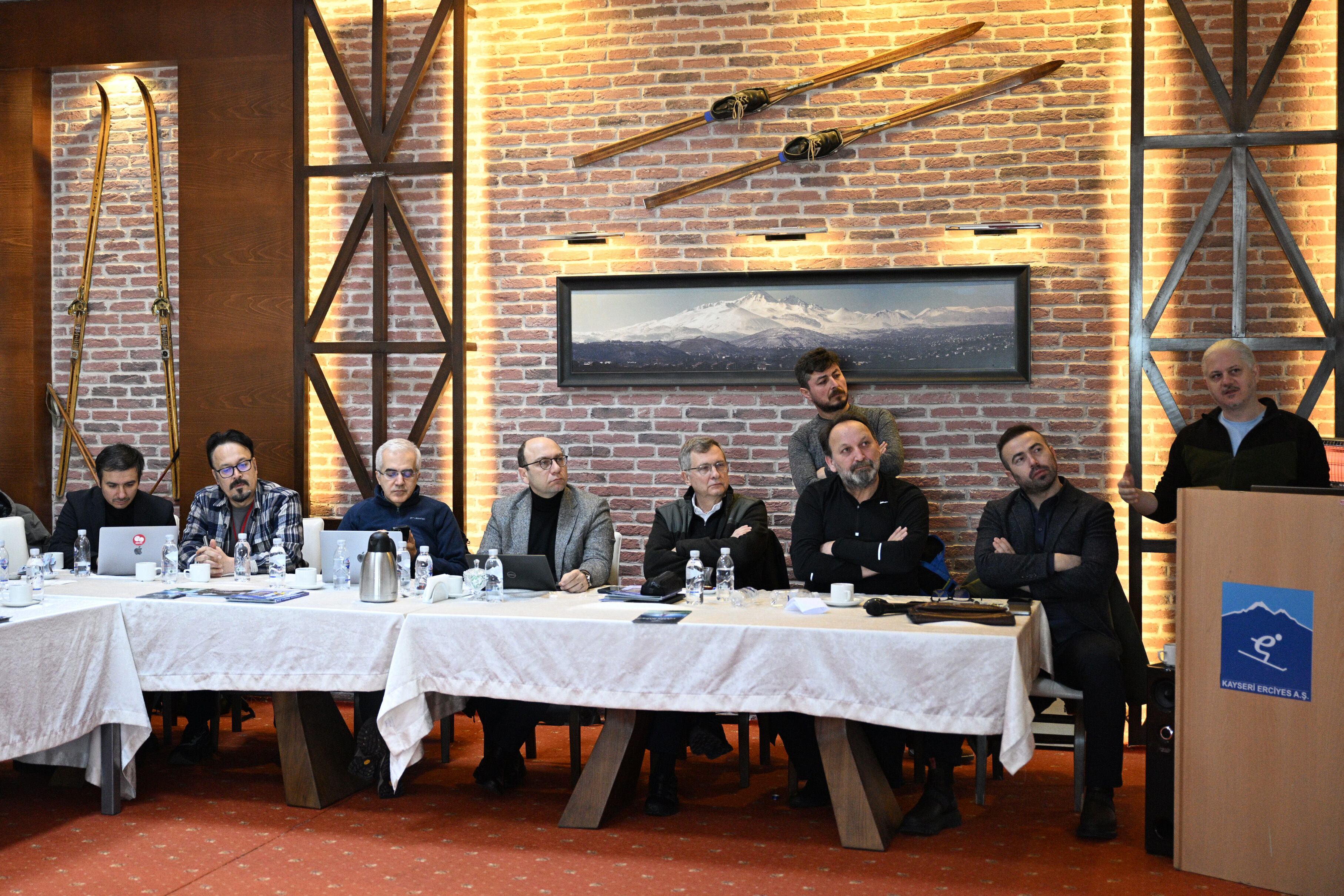 Türk Omuz Dirsek Cerrahisi Derneği üyeleri Erciyes'teki seminerde bir araya geldi