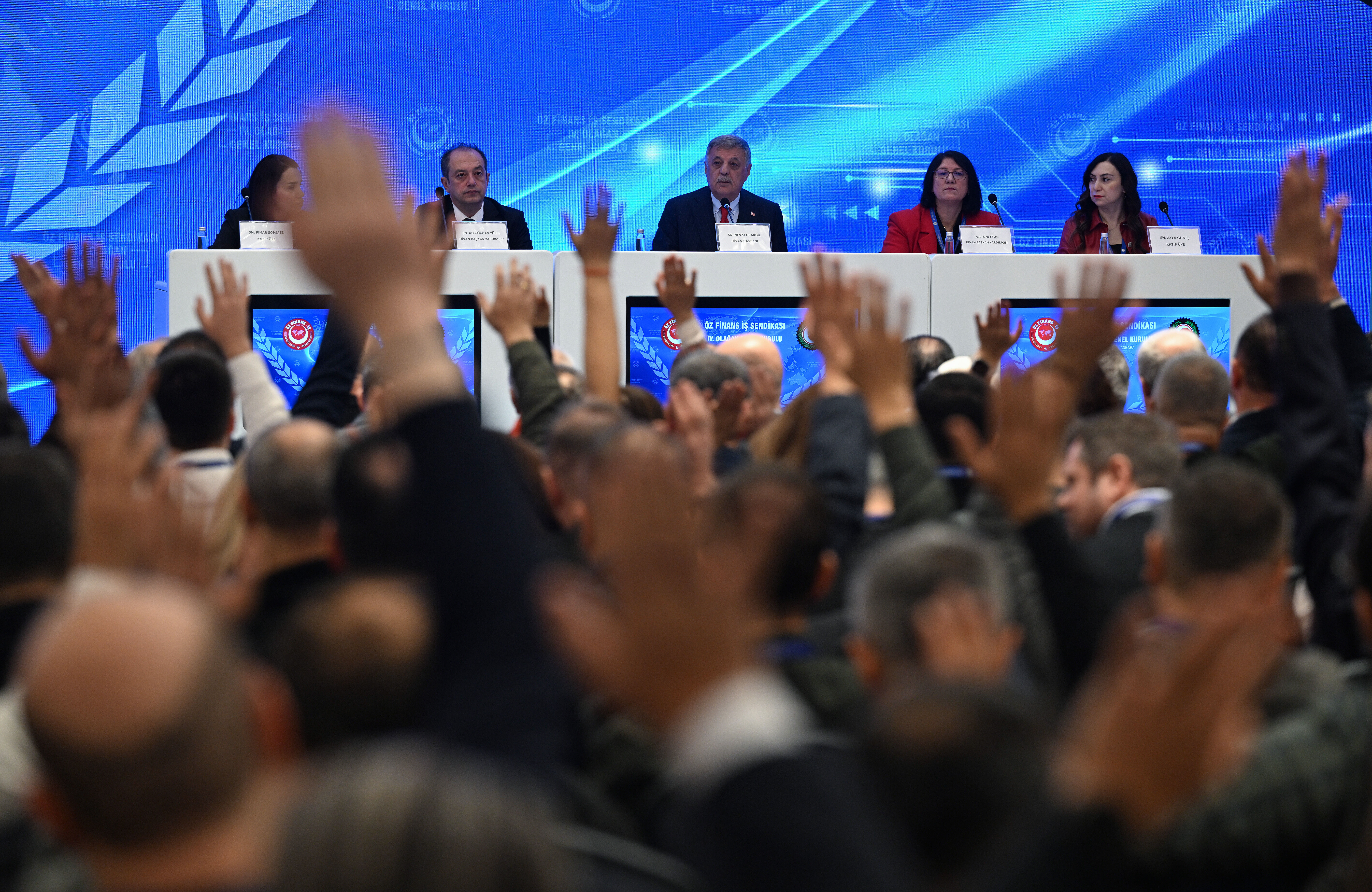 Öz Finans İş Sendikasının 4. Olağan Genel Kurulunda Ahmet Eroğlu, yeniden genel başkanlığa seçildi