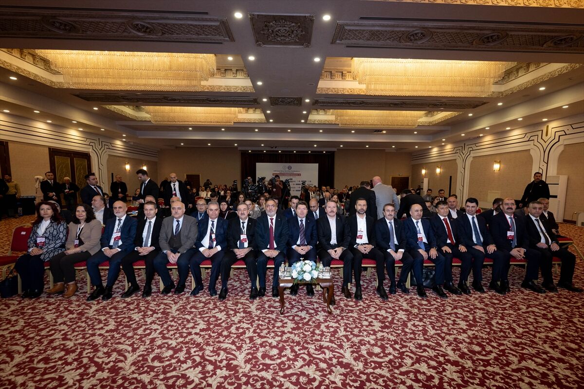 Adalet Bakanı Tunç, Memur-Sen'in toplu sözleşme sempozyumunda konuştu: