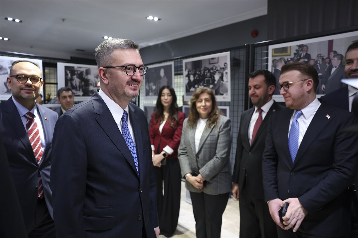 İletişim Başkanı Duran, 'Gazeteciliğin Yolculuğu Fotoğraf Sergisi'nin açılışında konuştu: