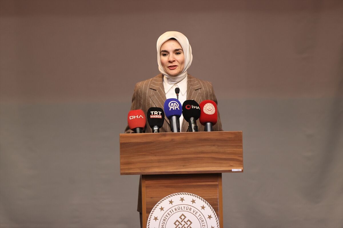 Bakan Göktaş, Nevşehir'de 'Ailede Kadıncık Ana İzleri Paneli'nde konuştu:
