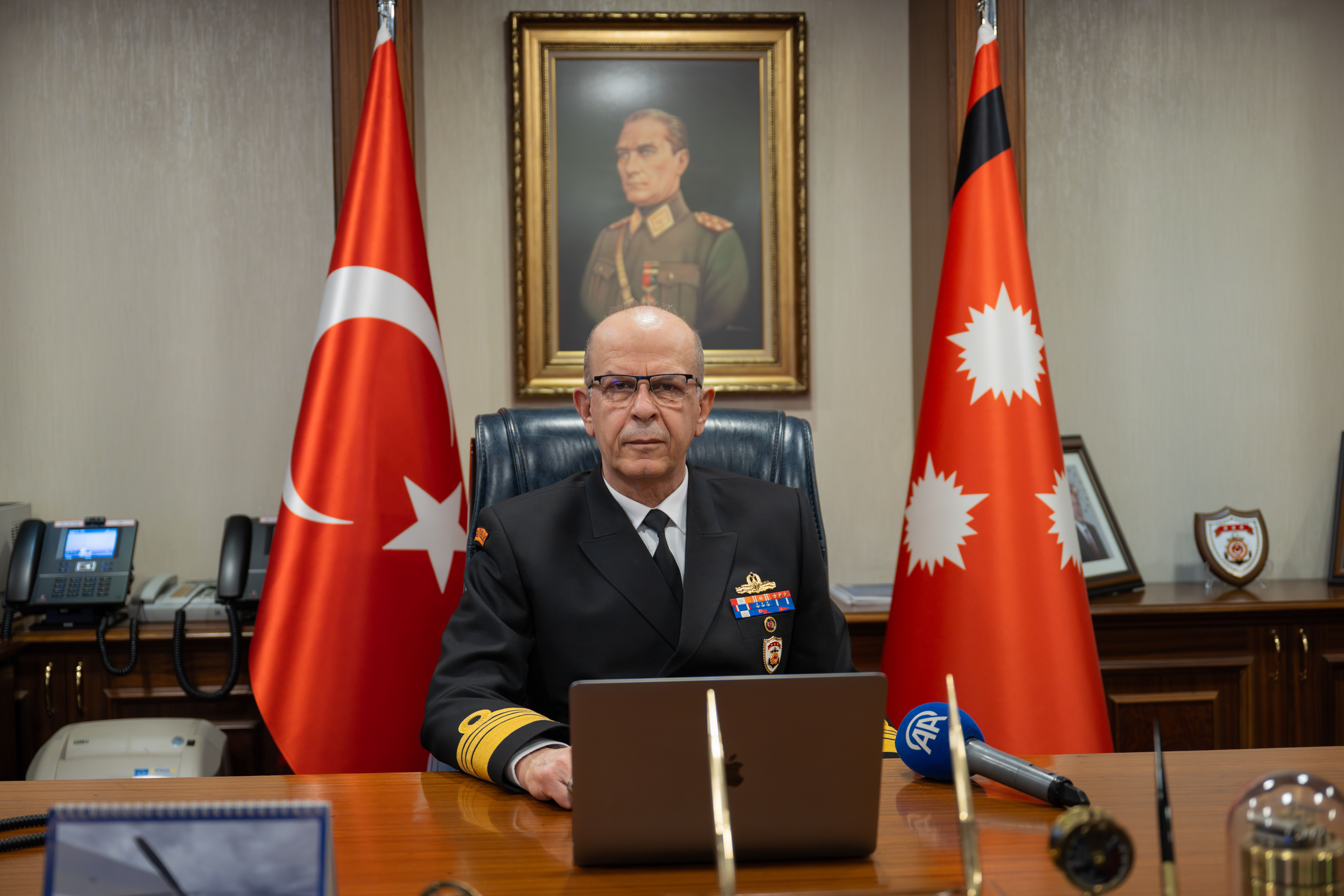 Sahil Güvenlik Komutanı Koramiral Kendir, AA'nın 'Yılın Kareleri' oylamasına katıldı