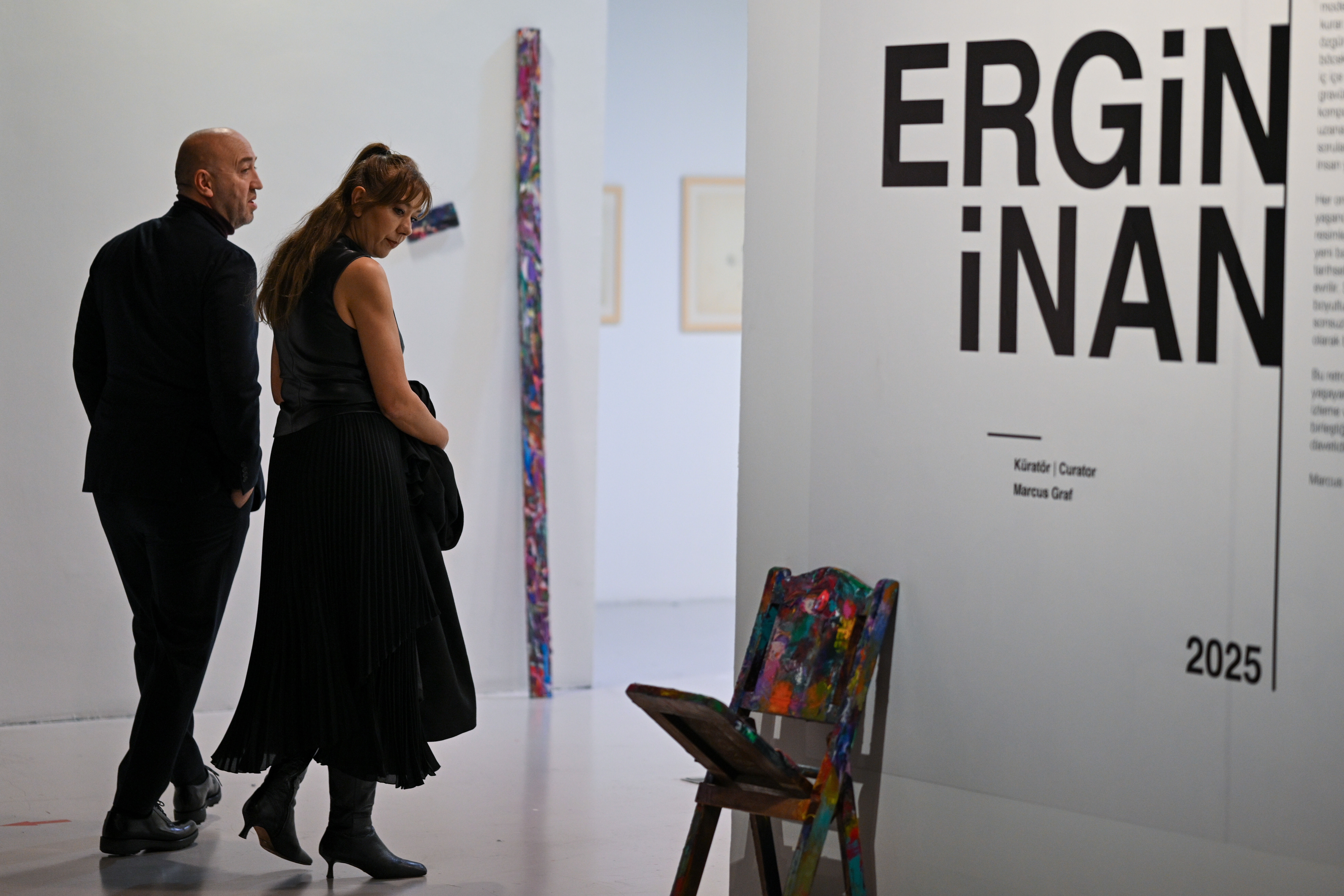 Ressam Ergin İnan'ın 'Zaman ve İzler Arasında' sergisi CerModern'de açıldı