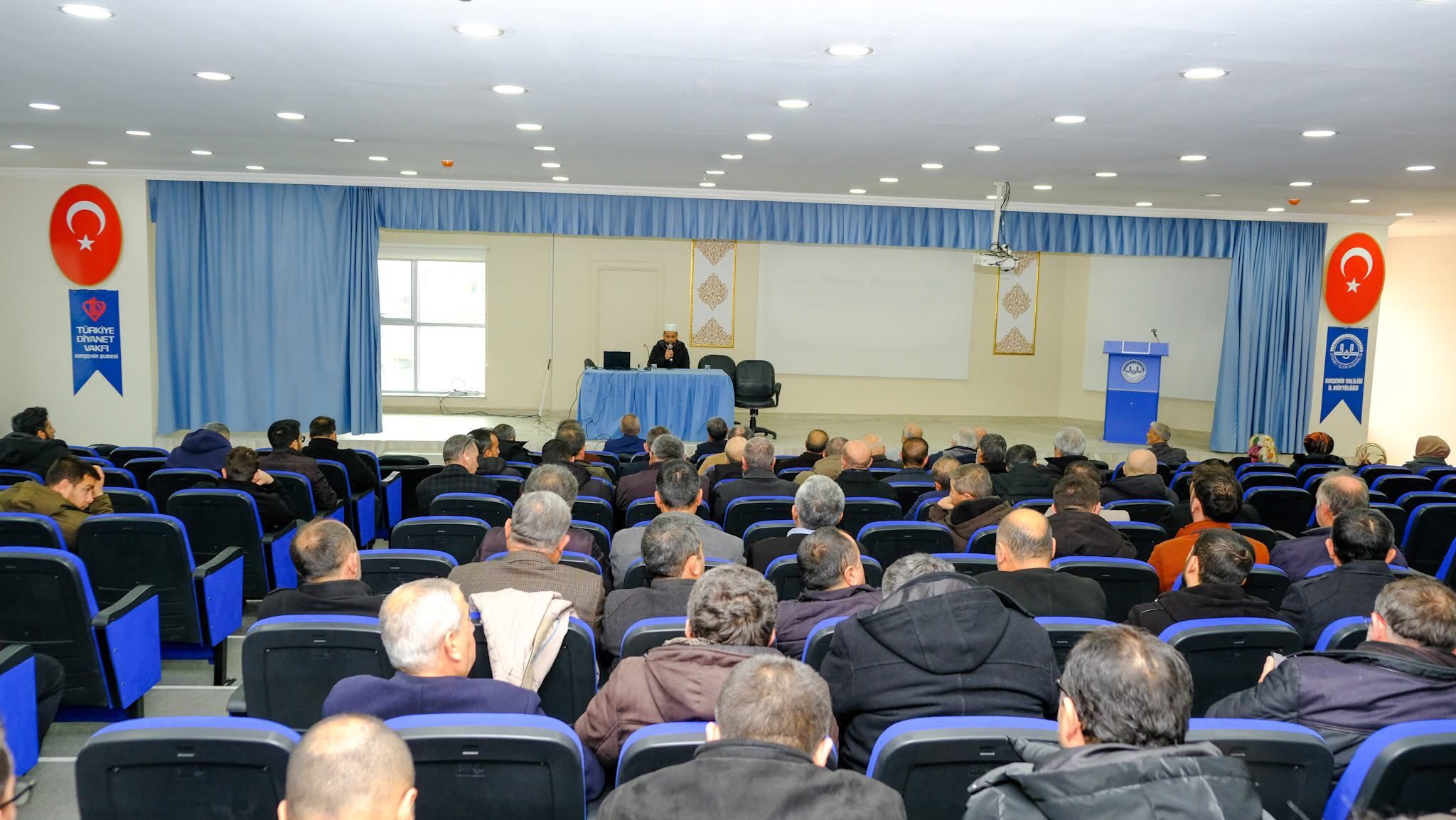 Kırşehir'de din görevlilerine konferans verildi
