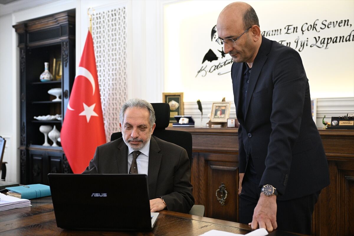 Talas Belediye Başkanı Yalçın, AA'nın 'Yılın Kareleri' oylamasına katıldı