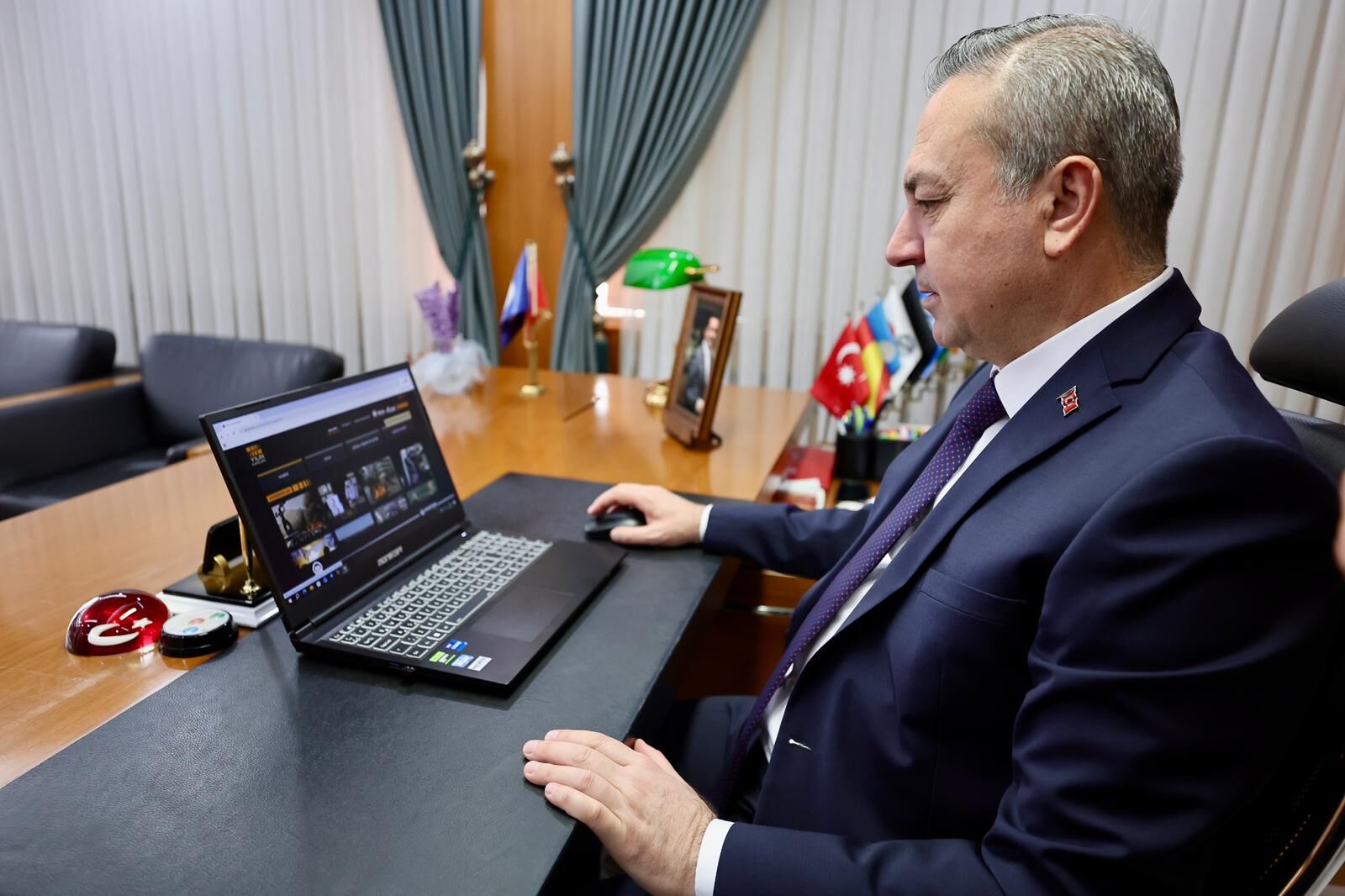 Sivas Belediye Başkanı Uzun, AA'nın 'Yılın Kareleri' oylamasına katıldı