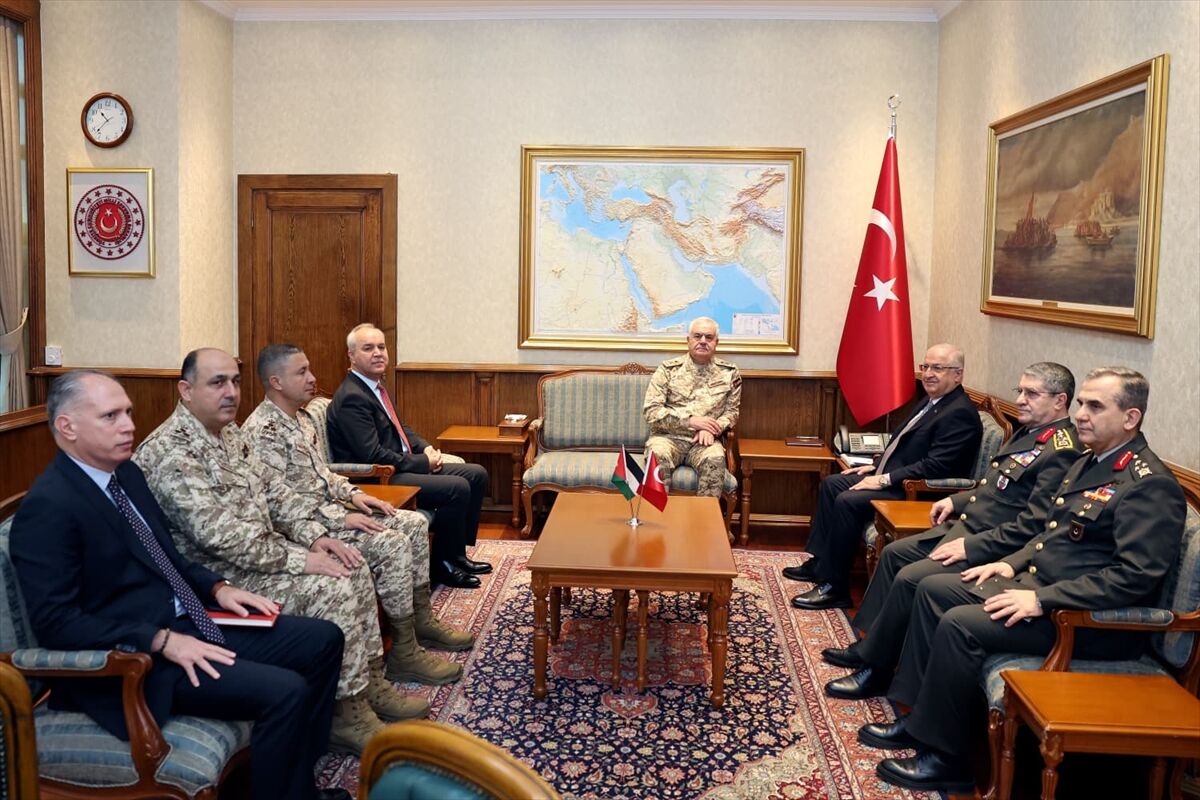 Milli Savunma Bakanı Güler, Ürdün Genelkurmay Başkanı Tümgeneral Al Hnaity'i kabul etti