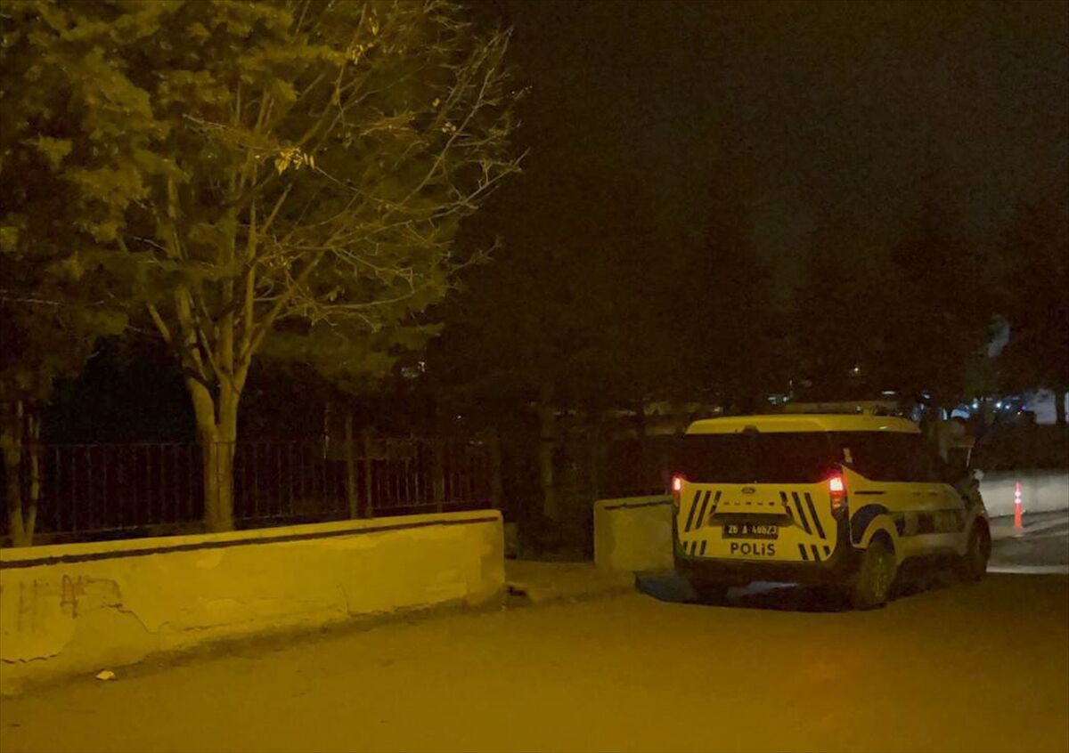 Eskişehir'de çıkan kavgada bir çocuk bıçakla yaralandı, babası darbedildi