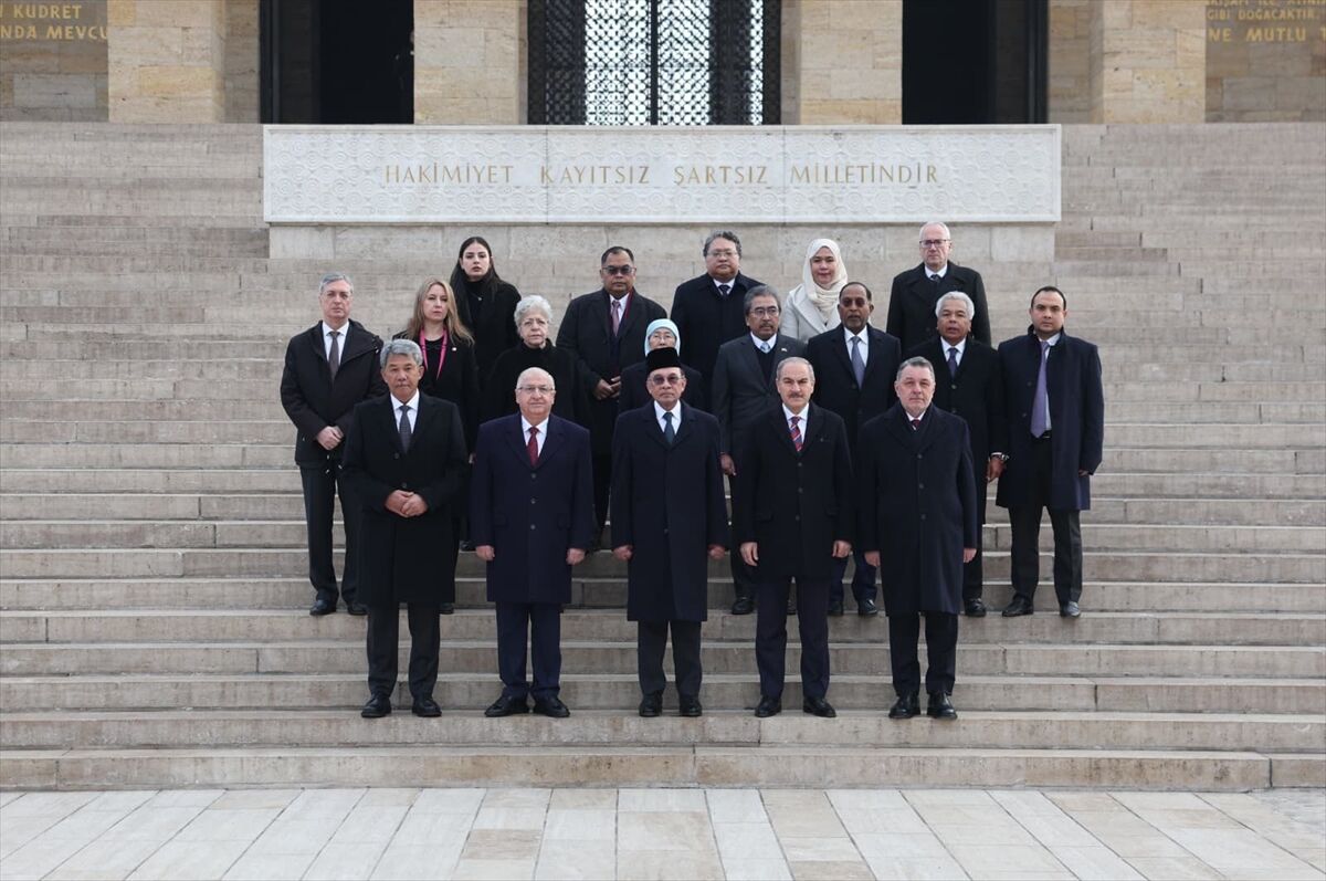 Malezya Başbakanı Enver İbrahim, Anıtkabir'i ziyaret etti