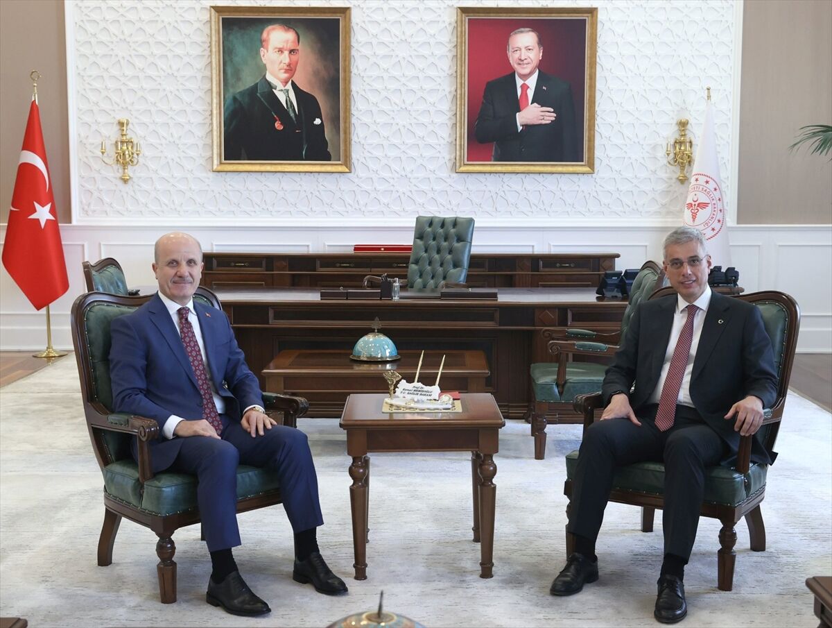 Sağlık Bakanı Memişoğlu, YÖK Başkanı Özvar'ı kabul etti