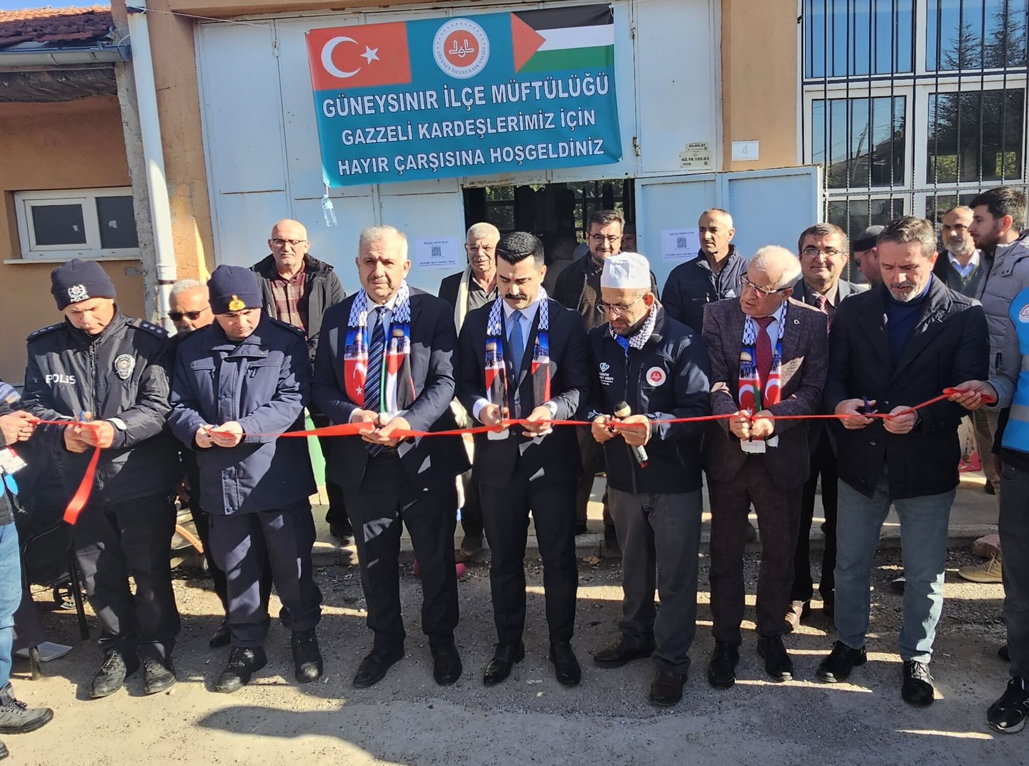 Güneysınır'da Filistin yararına hayır çarşısı açıldı