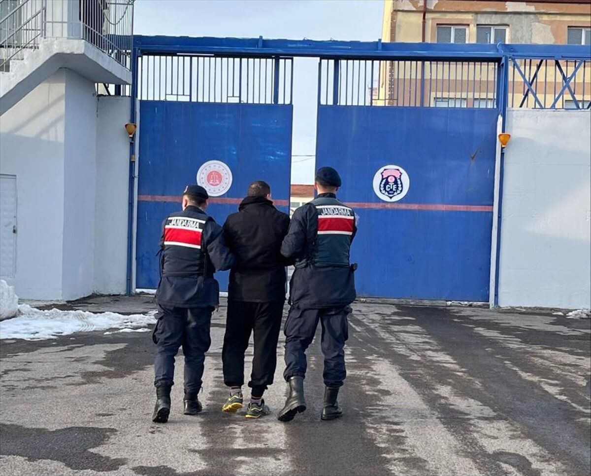 Nevşehir'de 24 yıl 15 ay hapis cezası bulunan hükümlü sahte ehliyetle yakalandı