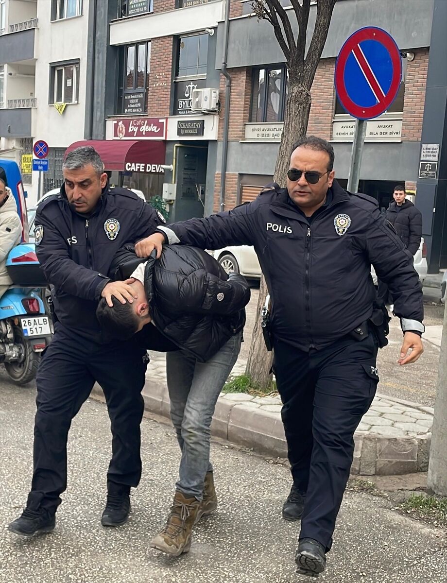 GÜNCELLEME 2 - Eskişehir'de otomobiliyle çarptığı 3 yayanın ölümüne neden olan sürücü tutuklandı