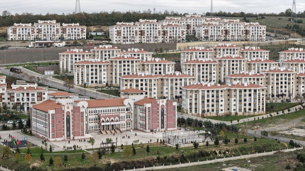 Bakan Kurum, Köseler Mahallesi'nde TOKİ'nin yaptığı konutlarda oturan ev sahiplerinin görüşlerini paylaştı: