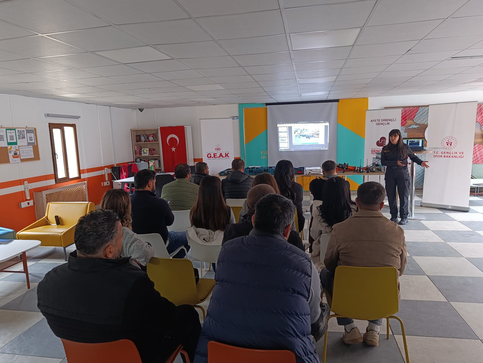 Depremzede gençlerden oluşan 90 kişilik tim olası afetlerde 'hayat kurtarmaya' hazır