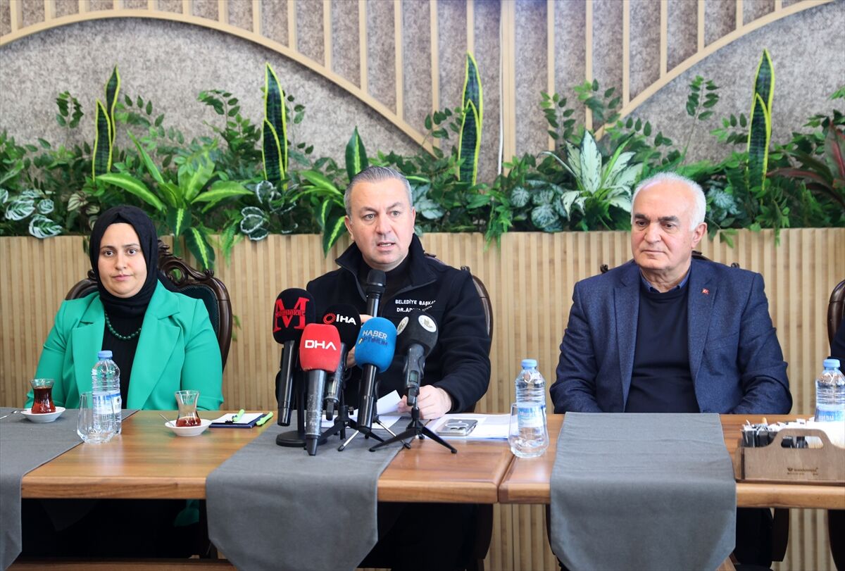 Sivas Belediyesi 1208 kilometrelik yol ağında karla mücadele çalışması yaptı