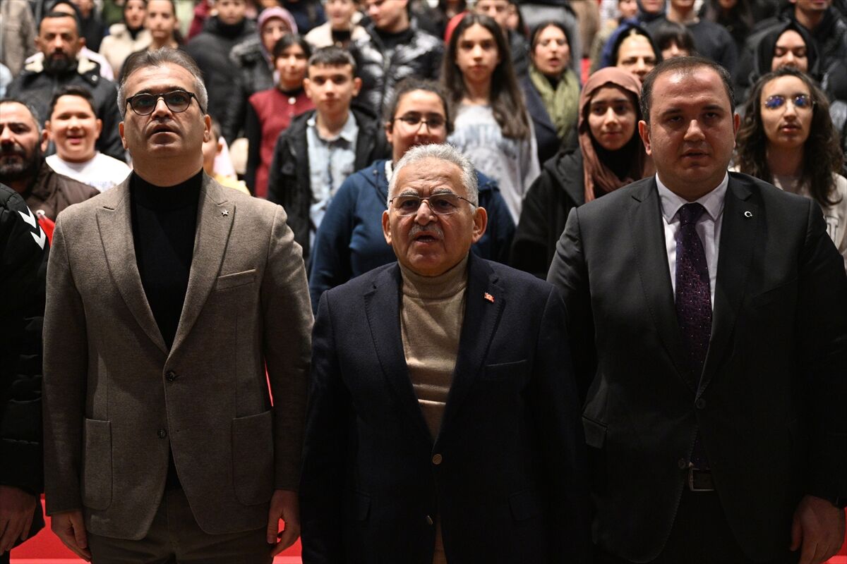 Kayseri'de Sarıkamış şehitleri anısına 'Karın Beyaz Sessizliği' oyunu sergilendi