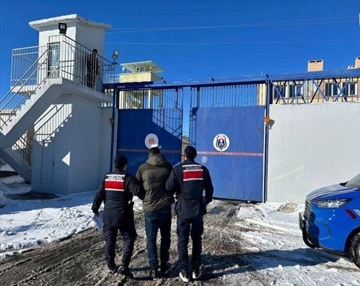 Nevşehir'de hakkında 3 yıl 4 ay kesinleşmiş hapis cezası bulunan firari yakalandı