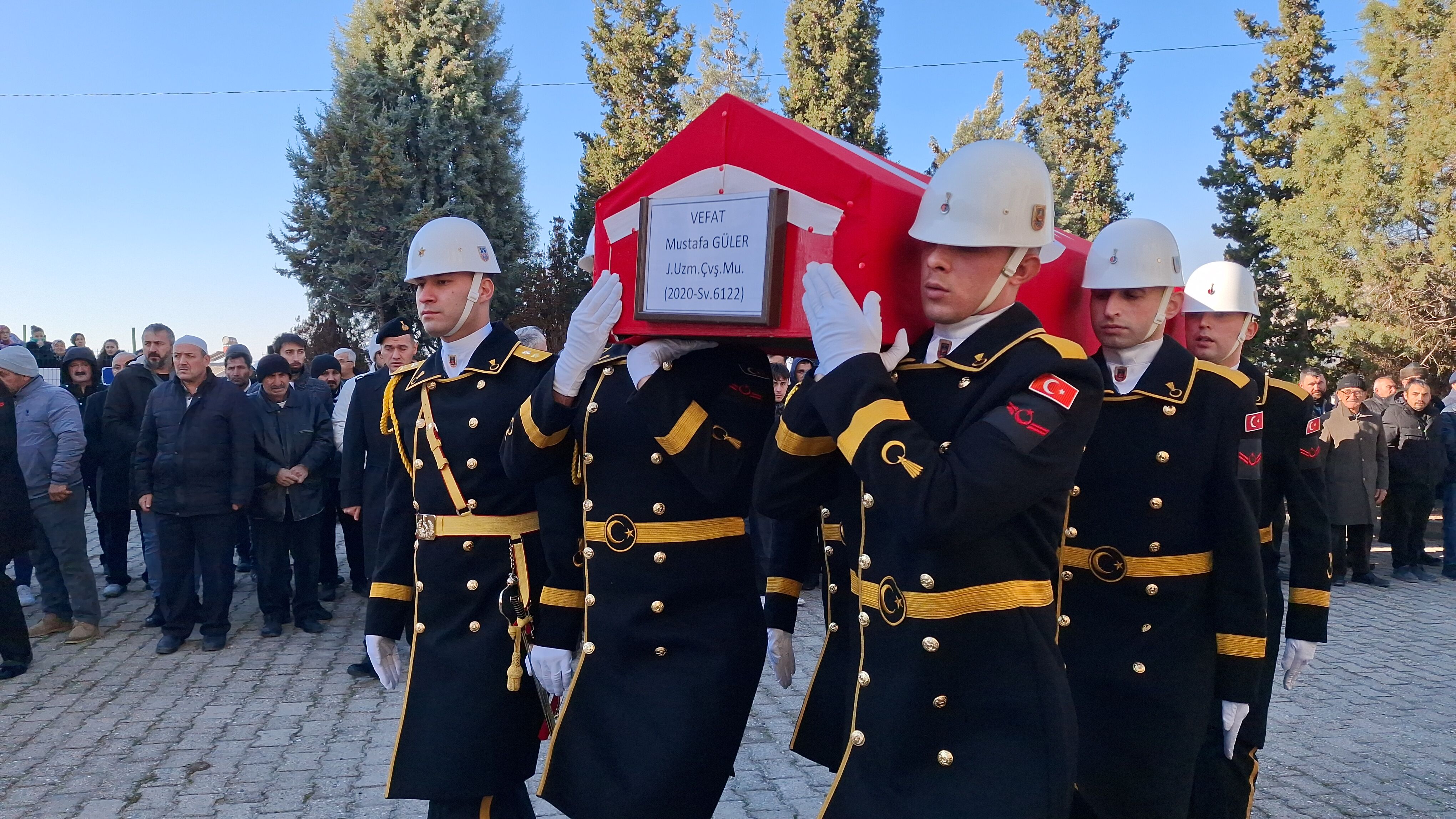 Kanser nedeniyle yaşamını yitiren uzman çavuşun cenazesi Ankara'da defnedildi