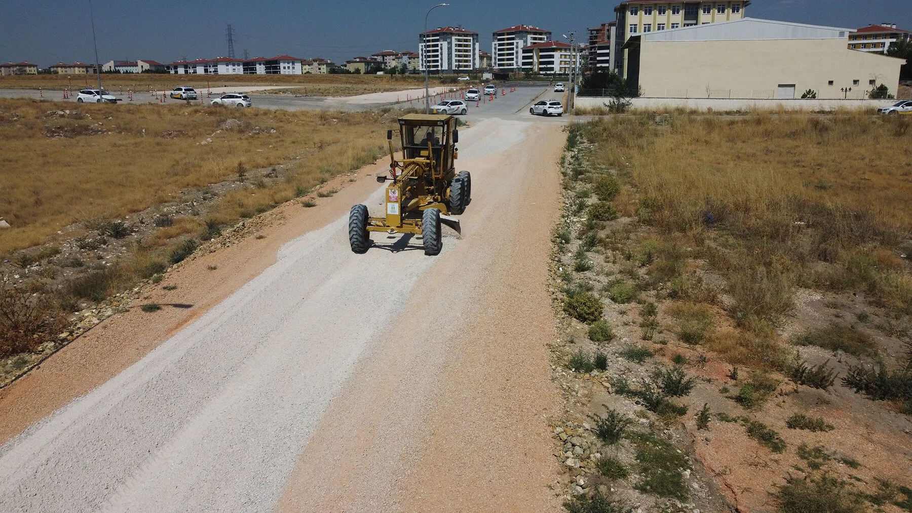 Yol çalışmalarında hız kesmiyor