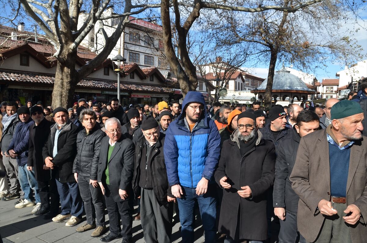 Konya'da Kassam Tugayları üyeleri için gıyabi cenaze namazı kılındı