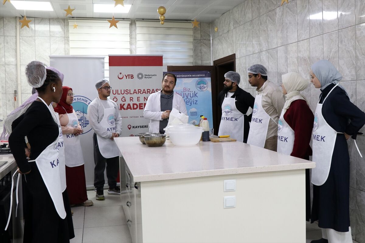Uluslararası öğrenciler Kayseri mutfağını uygulamalı öğreniyor