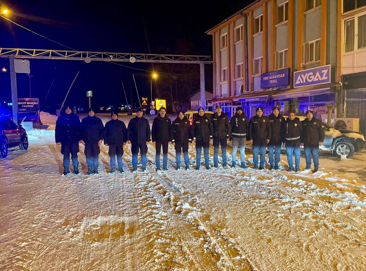 Ulaş Kaymakamı Eskimez görevi başındaki emniyet ve sağlık personelini ziyaret etti