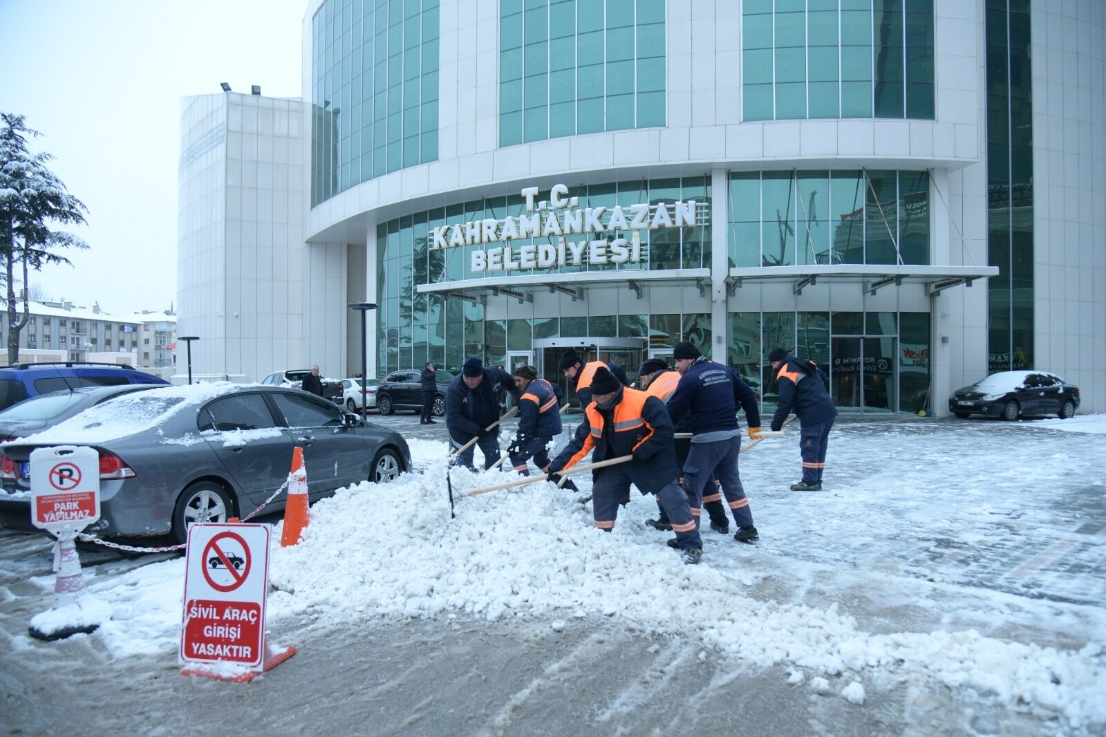 Kahramankazan ilçesinde karla mücadele çalışmaları sürdü