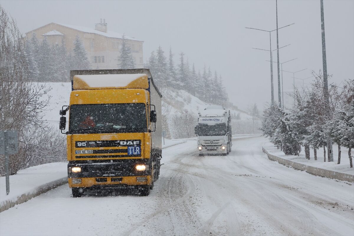 Gaziantep ve çevre illerde kar etkili oluyor