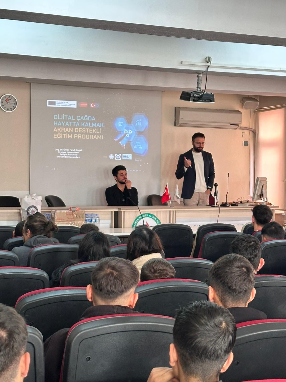 'Dijital Çağda Hayatta Kalmak' eğitim programlarıyla 1449 öğrenciye ulaşıldı