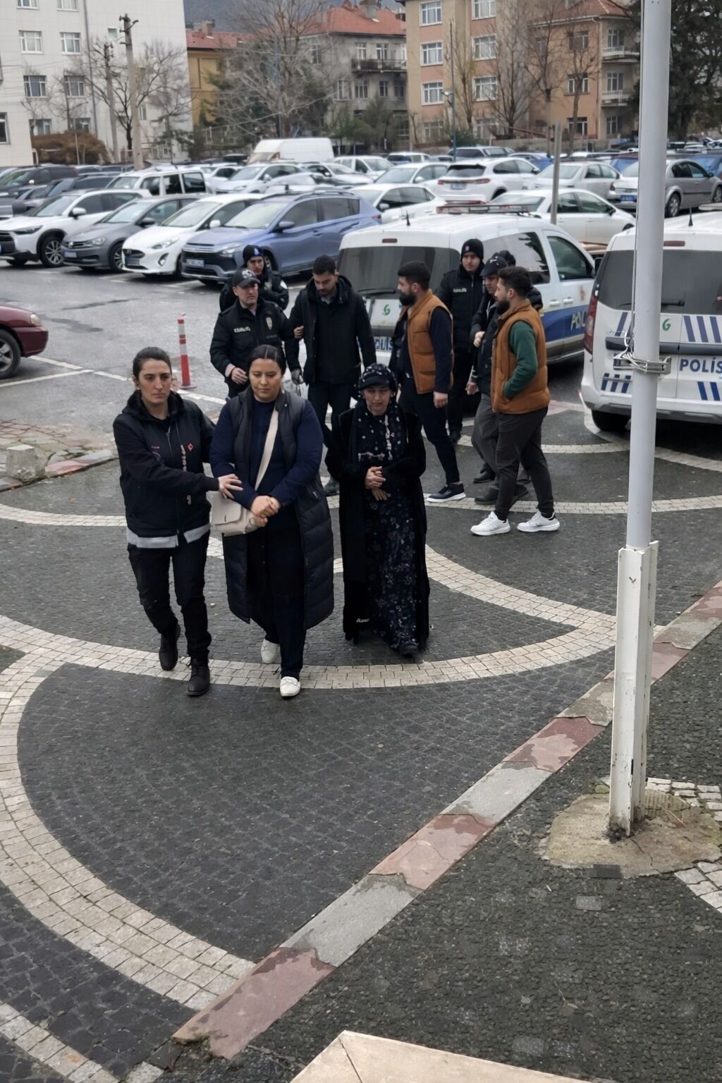 Konya'da göçmen kaçakçılığı iddiasıyla yakalanan 3 zanlı tutuklandı