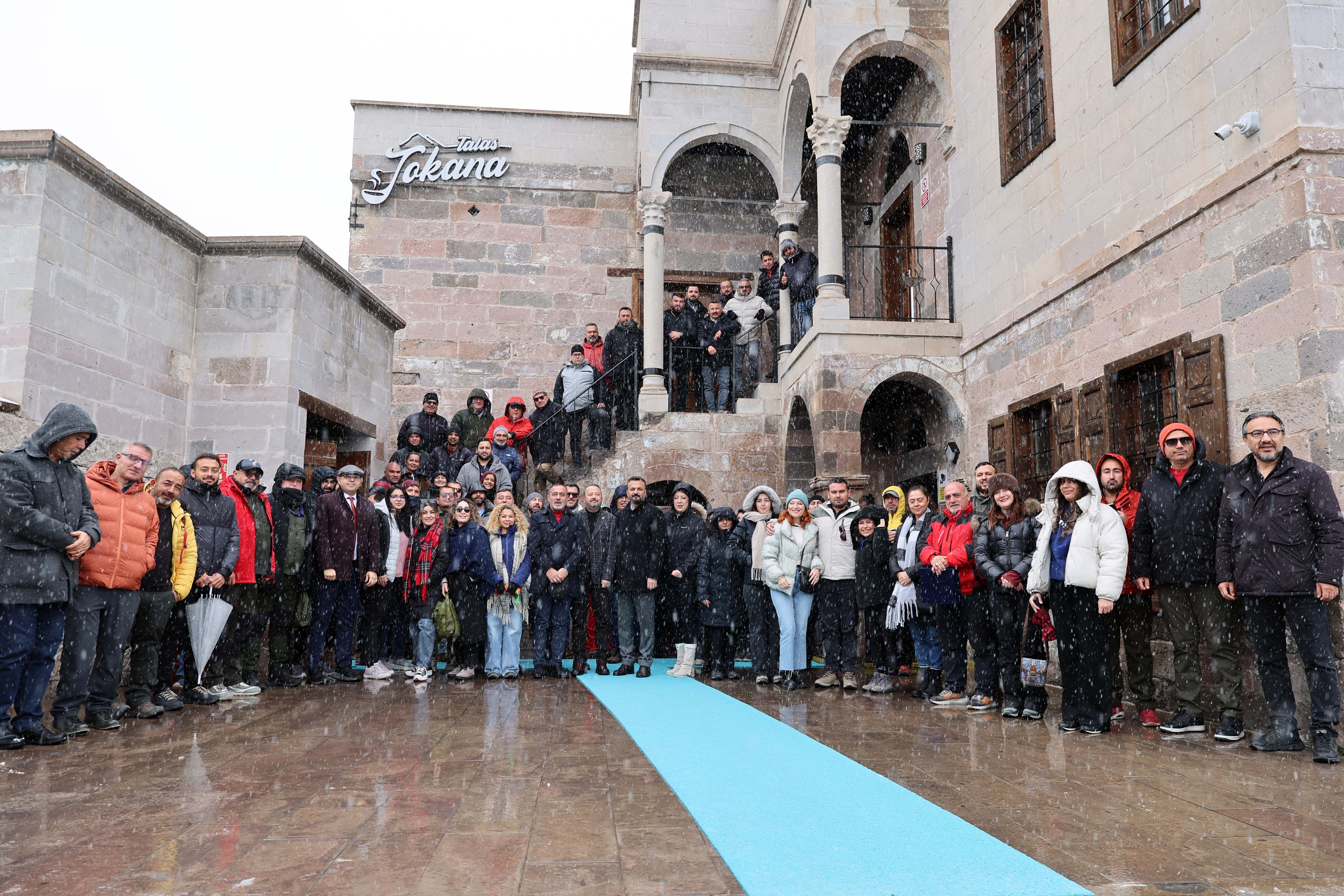 Talas Belediyesi, ilçenin tanıtımı için rehberlere gezi programı düzenledi