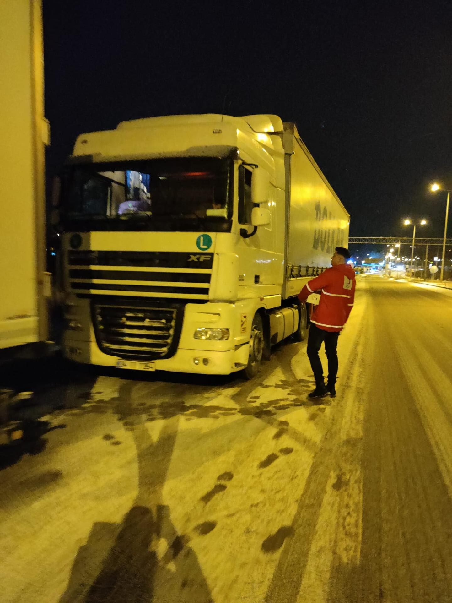 Çankırı'da kar yağışı nedeniyle yolda kalan vatandaşların bekleyişi sürüyor