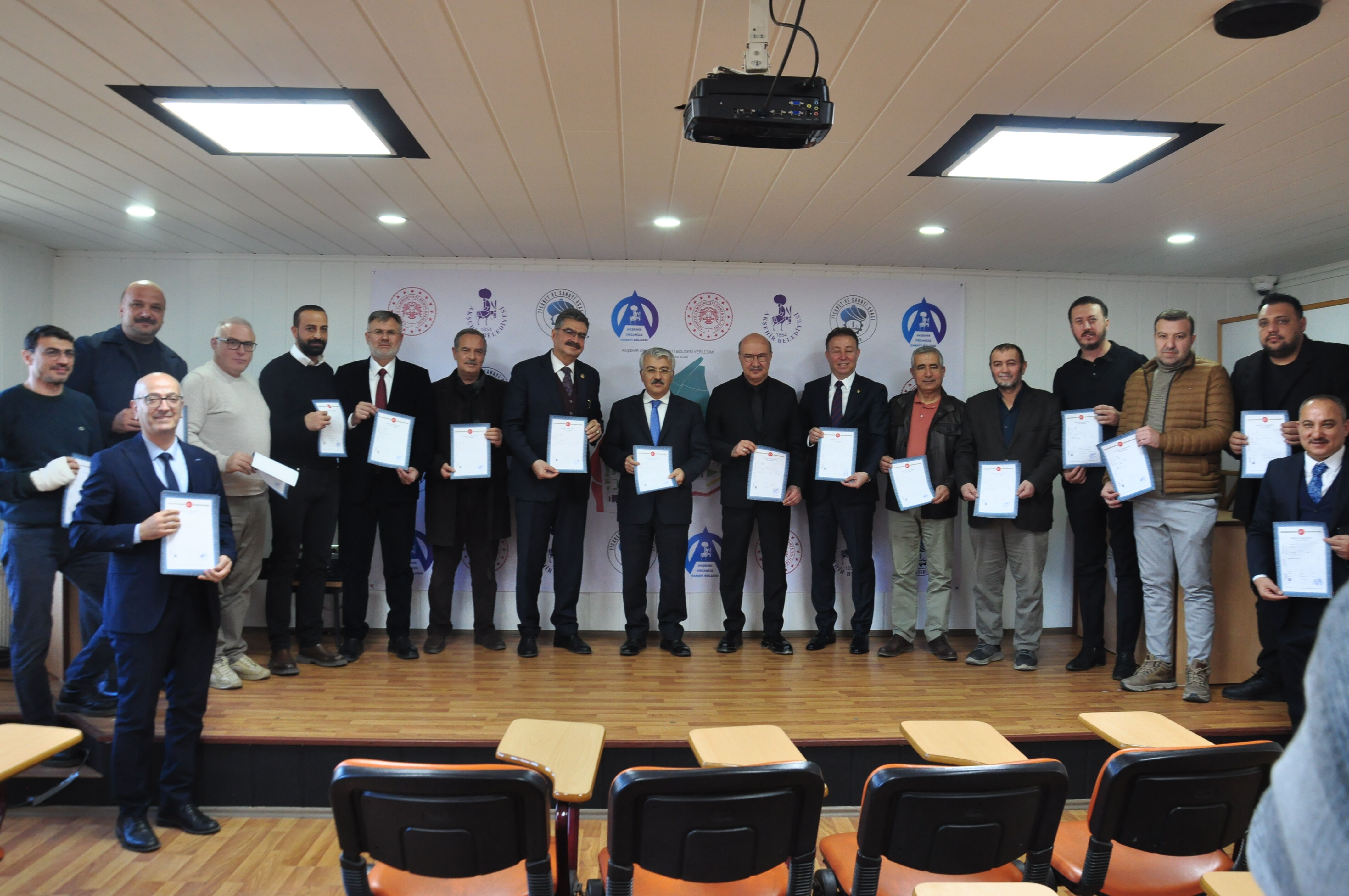 Akşehir OSB'nin genişleme alanlarına ait tapular törenle teslim edildi