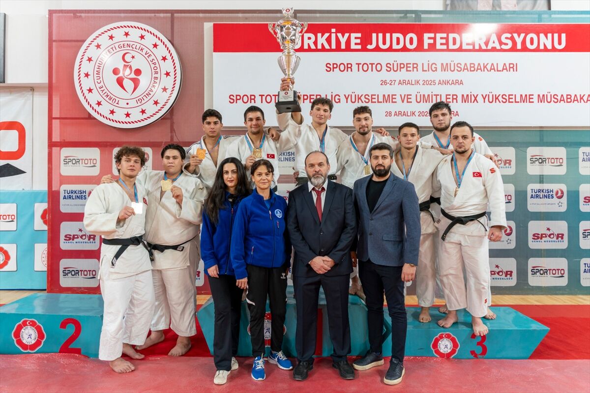 Erkekler Judo Süper Lig'de Kocaeli Büyükşehir Belediye Kağıtspor şampiyon oldu