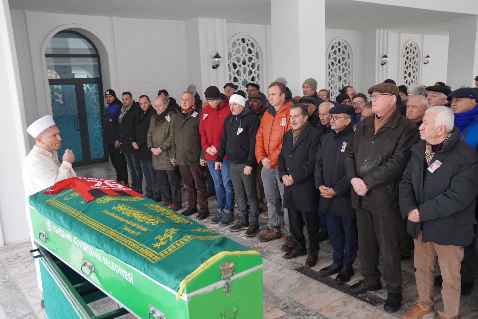 Siyah-kırmızılıların efsanesi Doğan Şenoğlu’na veda!