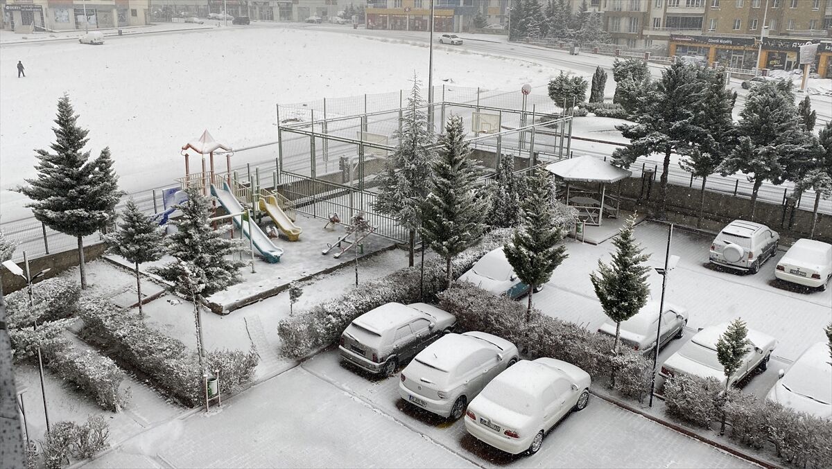 Kayseri ve Yozgat'ta kar yağışı etkili oldu