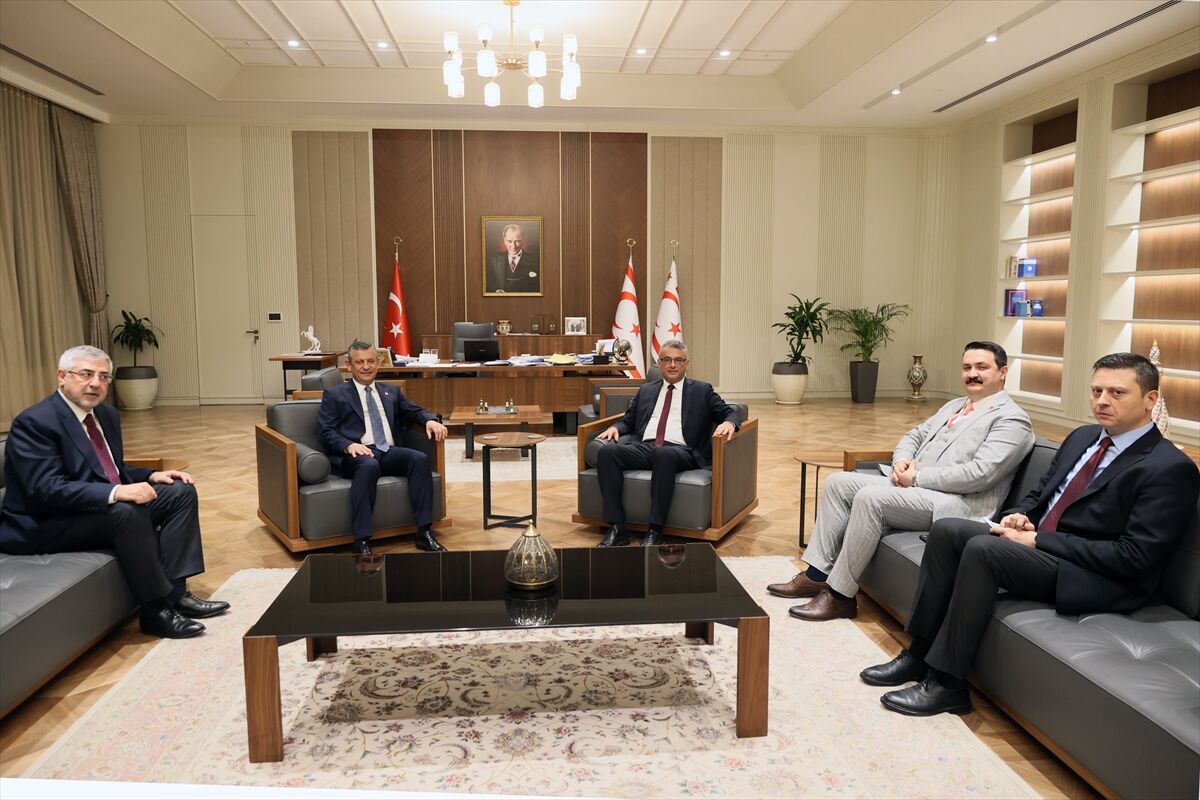 CHP Genel Başkanı Özel, KKTC Cumhurbaşkanı Erhürman ile bir araya geldi
