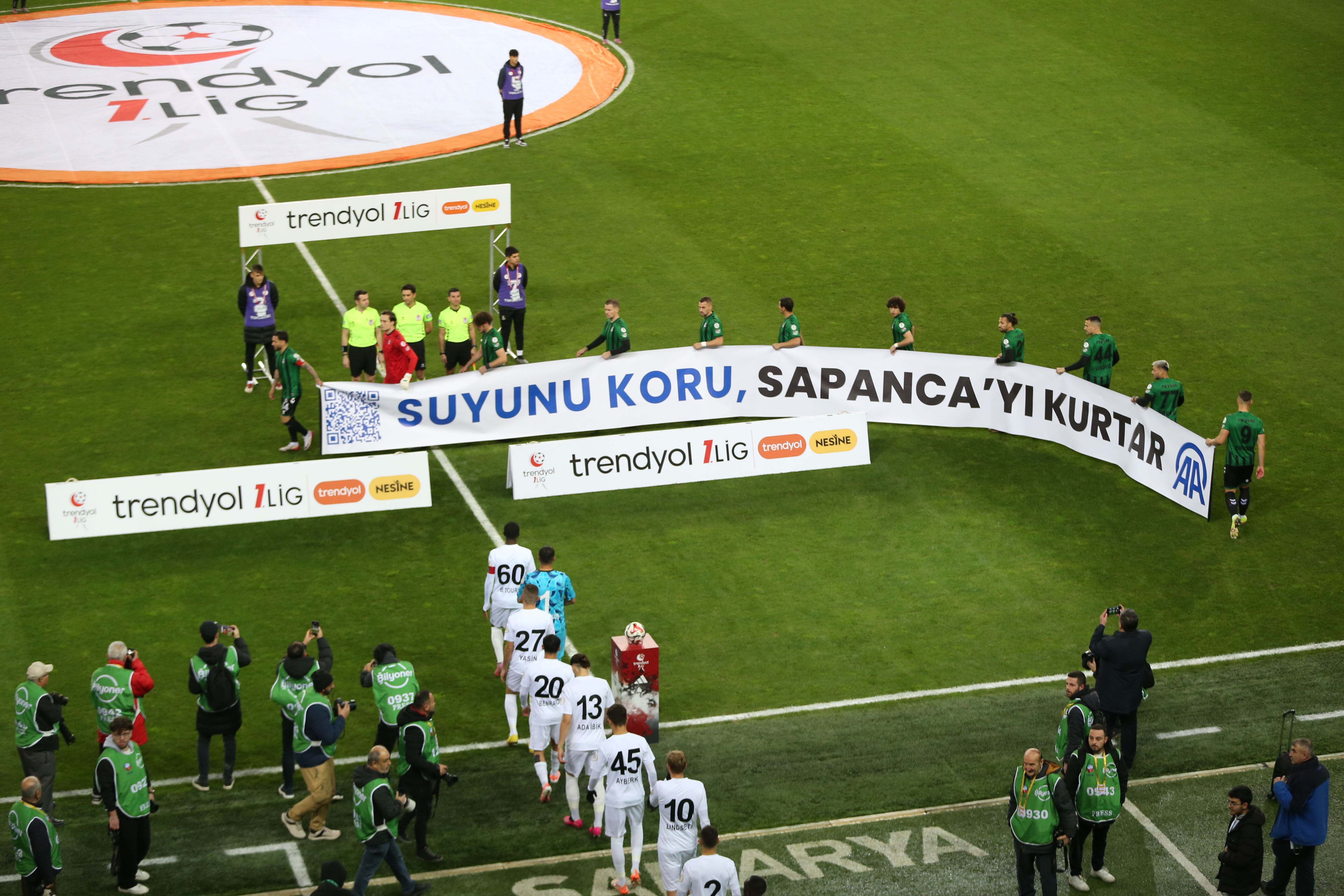 Sakaryaspor, 'Suyunu Koru, Sapanca'yı Kurtar' pankartıyla maça çıktı