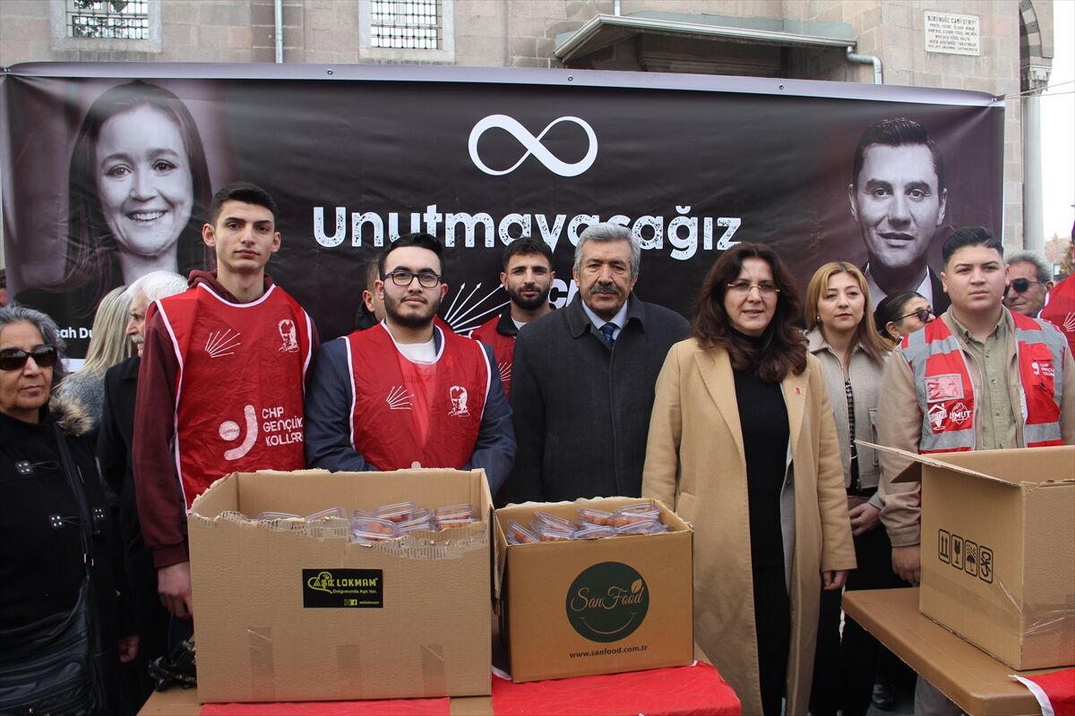 CHP Kayseri İl Başkanlığı, vefat eden Zeyrek ve Durbay için lokma dağıttı